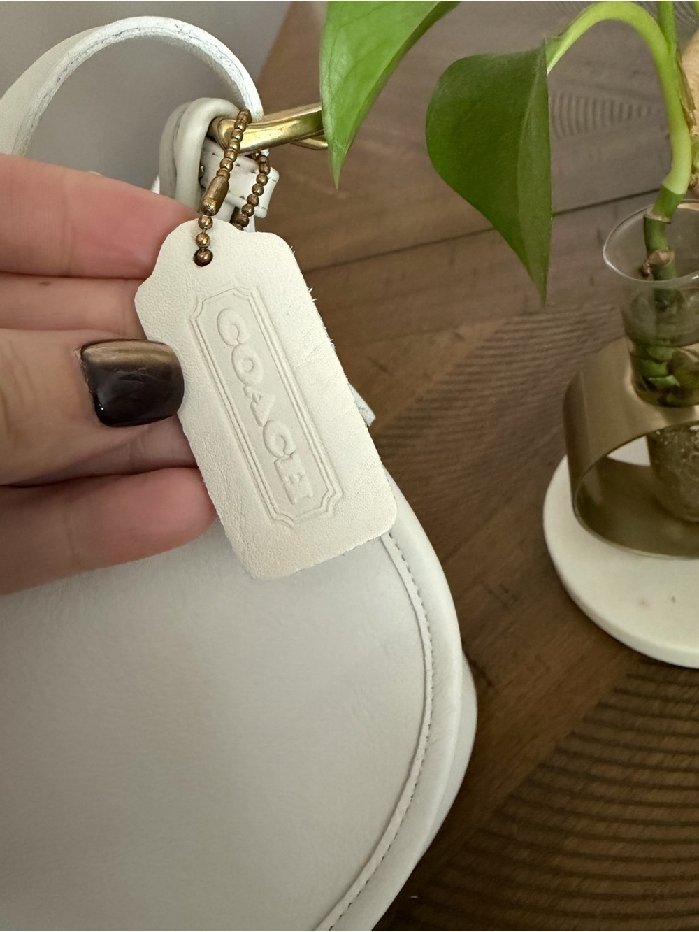 Vintage COACH SoHo Fletcher off White Leather Crossbody Bag with Gold Chain - Picture 3 of 13